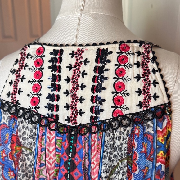 Vibrant Sleeveless Tank Top sold at Anthropologie w Tie-Front can wear other way - Picture 10 of 13